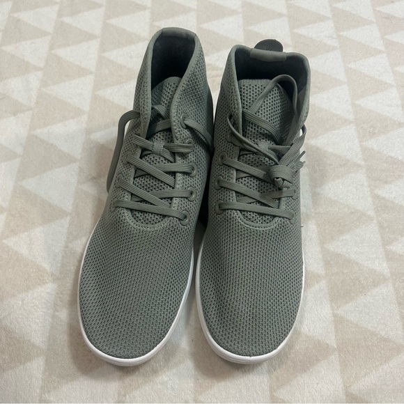 All birds tree toppers hazy pine green - Picture 2 of 3